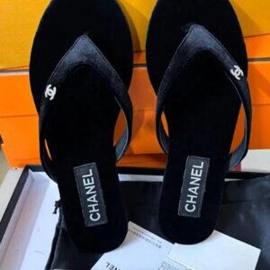 CHANEL Flip-flop sandals